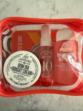 Sol de Janeiro Bom Dia Bright Travel Gift Set - Red